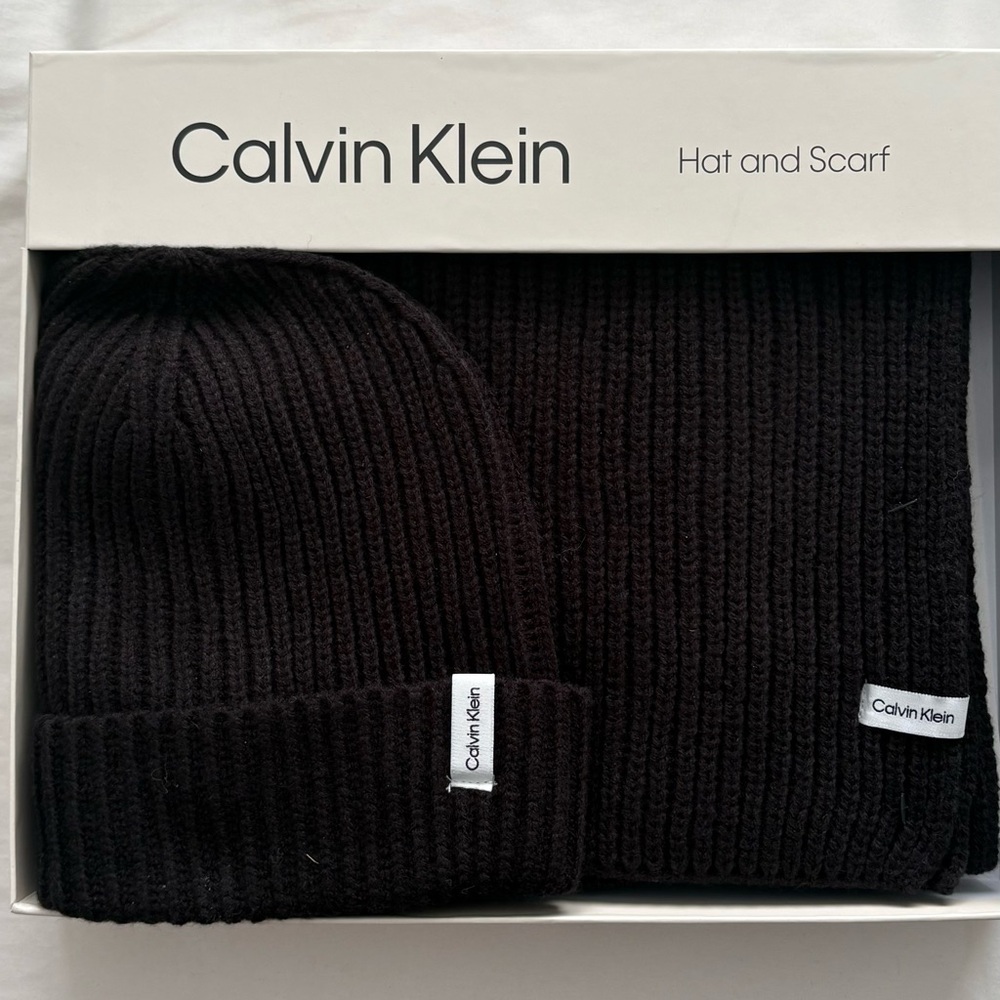 Calvin Klein Acrylic Hat & Scarf Gift Set in Black Color